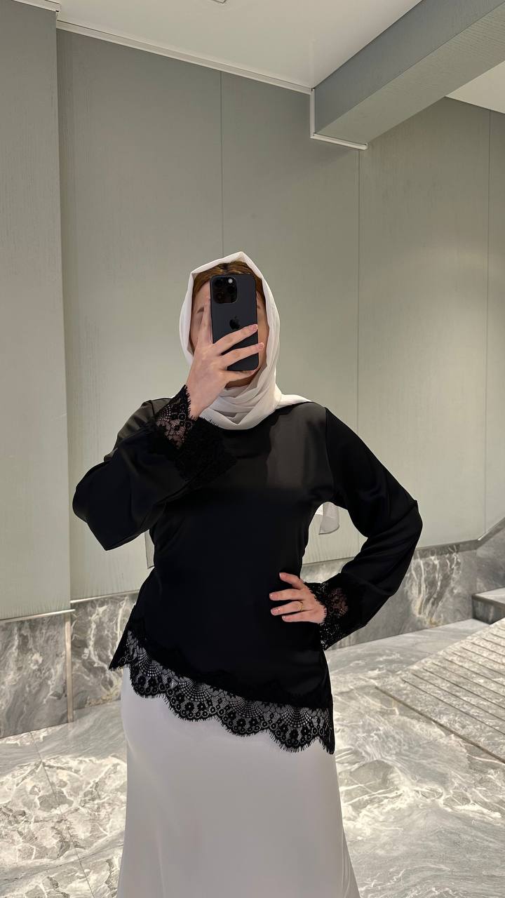 ASSYMETRICAL LACE SATIN TOP - BLACK