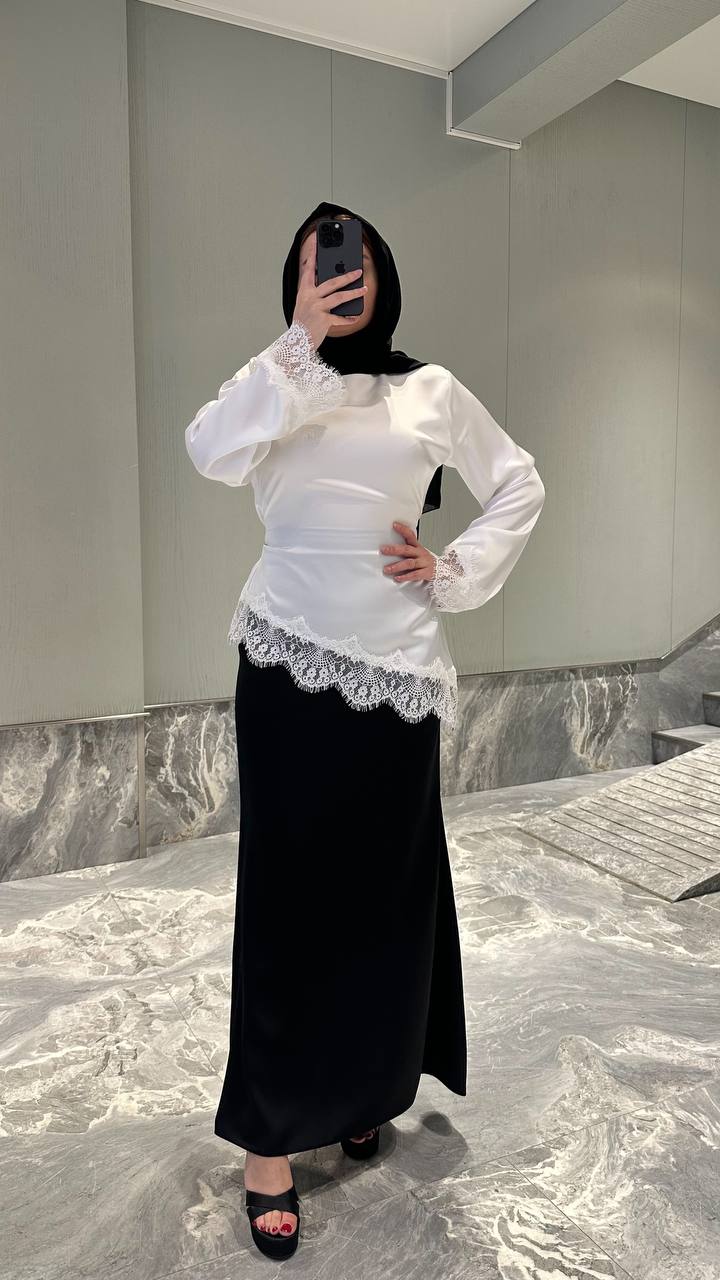 ASSYMETRICAL LACE SATIN TOP - WHITE