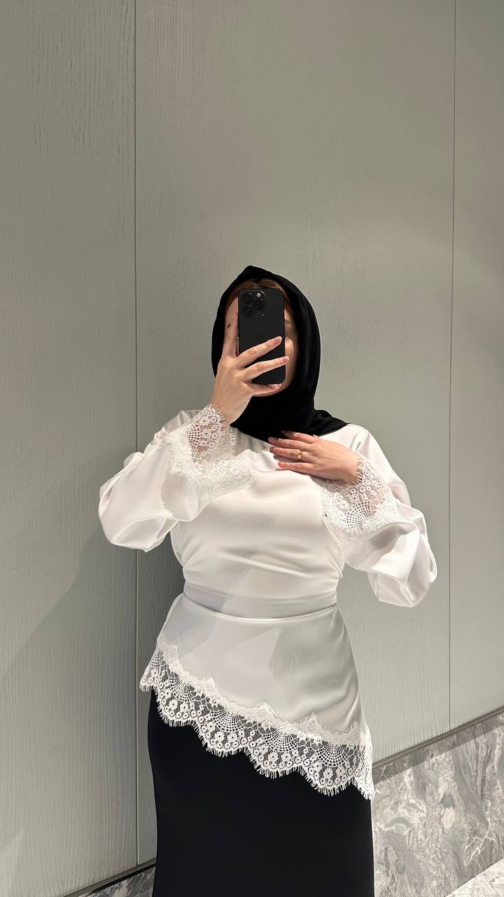 ASSYMETRICAL LACE SATIN TOP - WHITE