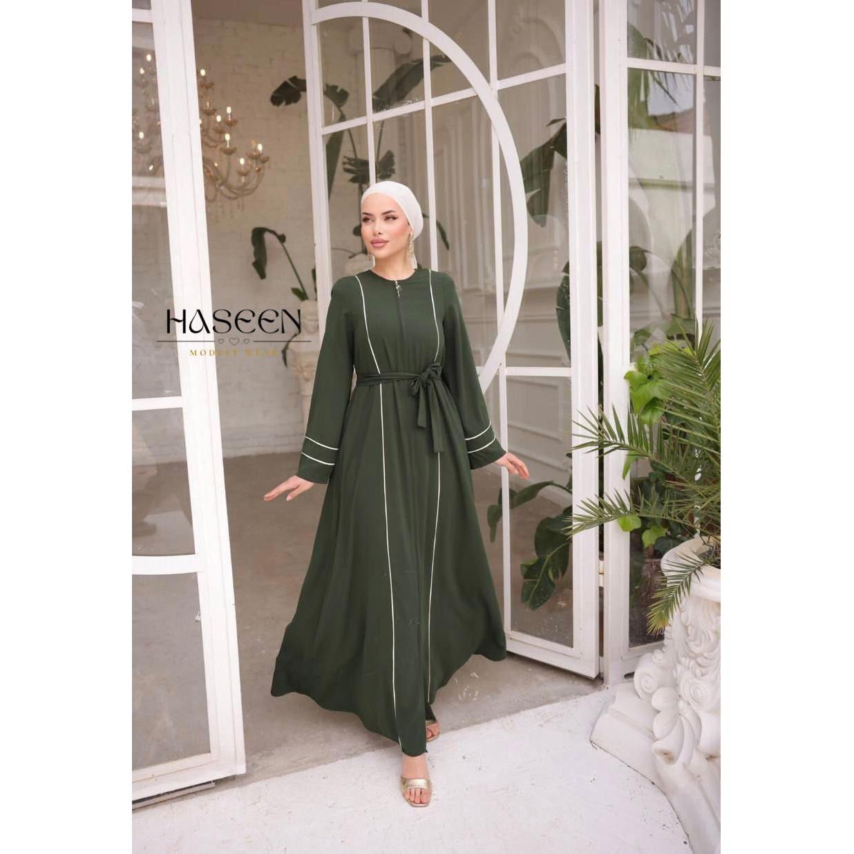عباية لينا