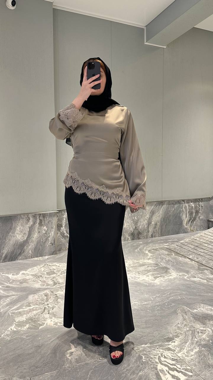 ASSYMETRICAL LACE SATIN TOP - STONE TAUPE
